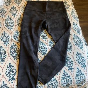 Lululemon wunder under 25” camo leggings